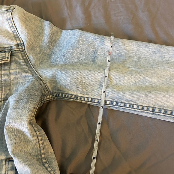 Levi’s fully lined jean jacket - Picture 10 of 11